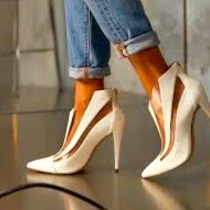 Shoedazzle White transparent heels. Size us8.5